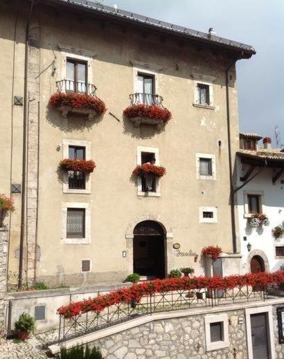 Dimora Fresilia Casa Vacanze Opi Buitenkant foto